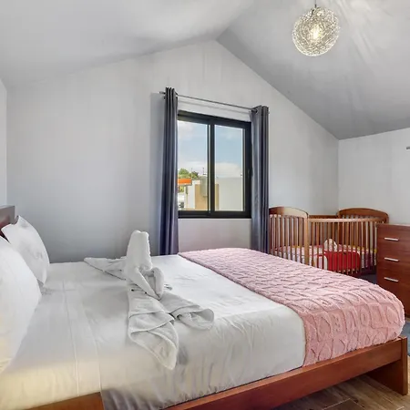 Holiday home The Cozy Pink House Canhas