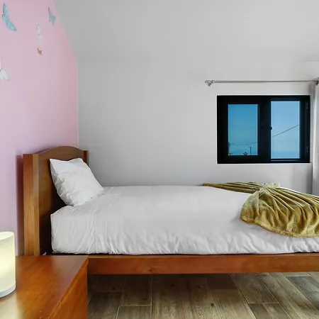 The Cozy Pink House Canhas